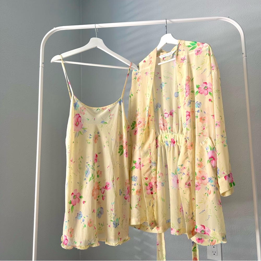 ✖️sold✖️Vintage Victoria’s Secret Floral Slip Dress and Robe - Picture 5 of 11